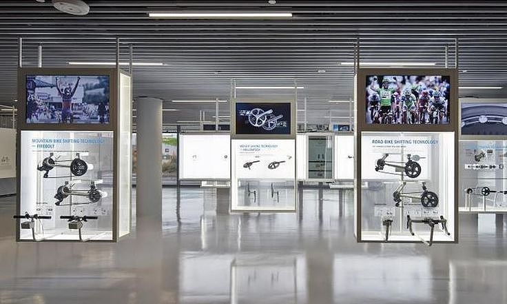 新能源汽车展示 - 未来空间