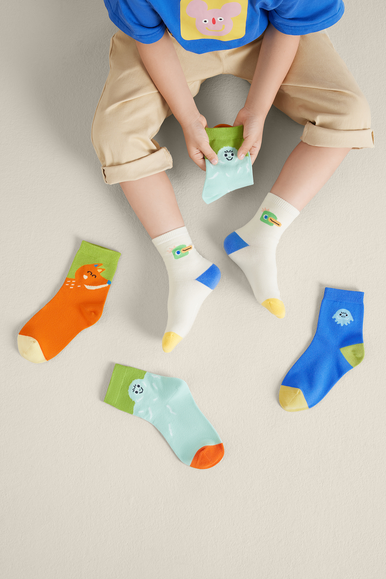 儿童袜子棚拍模特图修图案例