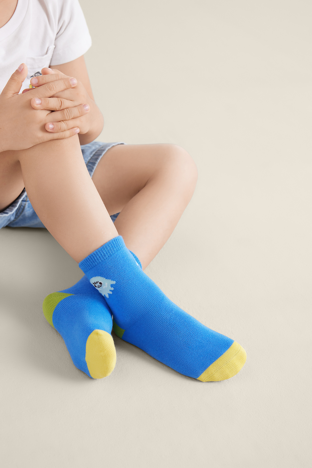 儿童袜子棚拍模特图修图案例