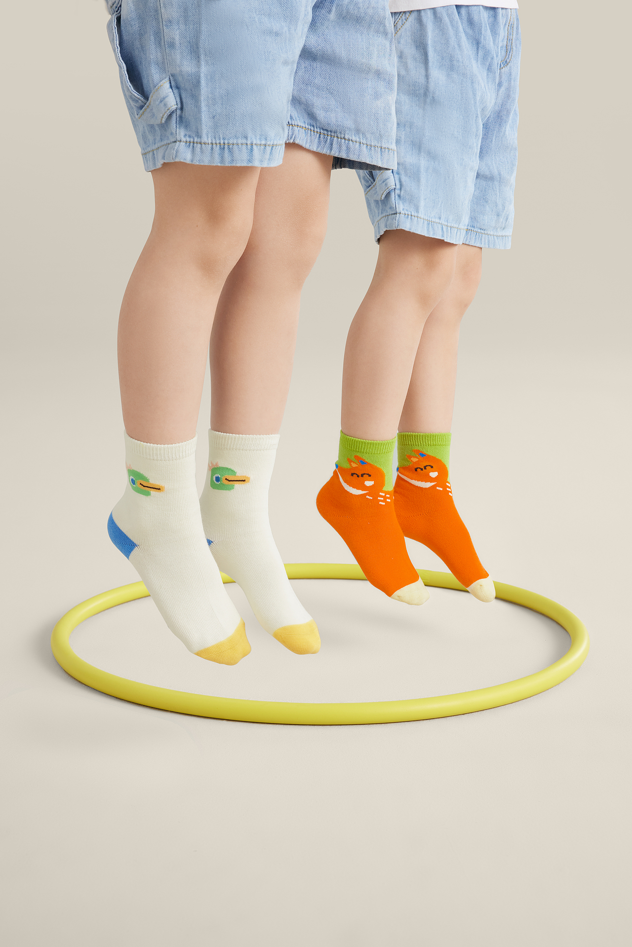 儿童袜子棚拍模特图修图案例