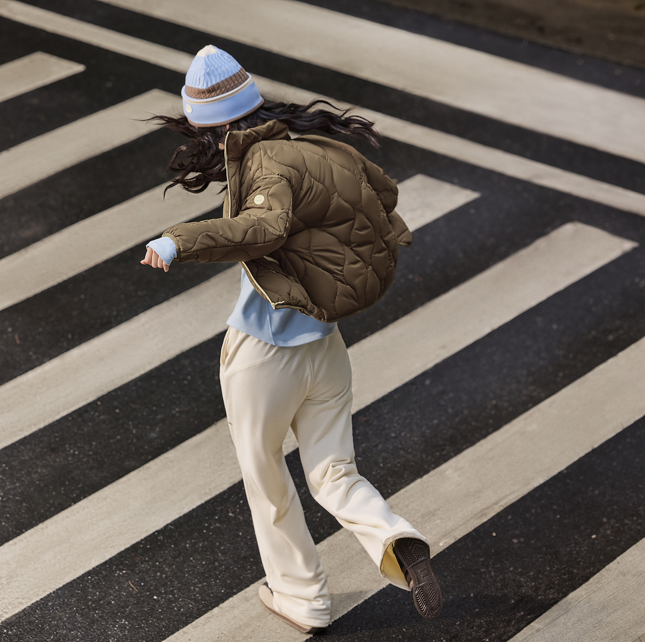 女士气绒外套模特图修图案例