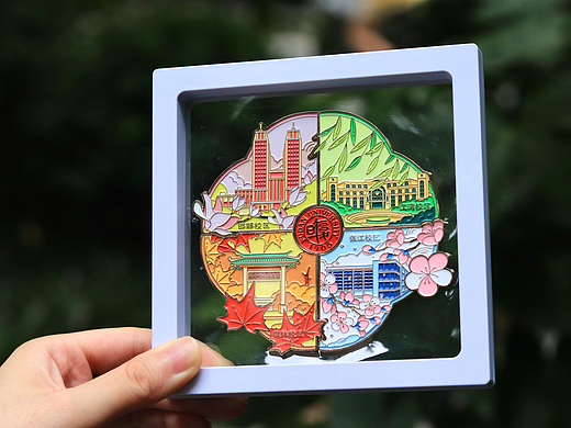 美翻了！復(fù)旦大學(xué)四季組合冰箱貼??（個人主頁-ZNzA1NzIwNTY=） - 商業(yè)插畫 - 站酷設(shè)計師蘇橙文創(chuàng)原創(chuàng)素材 - 站酷ZCOOL