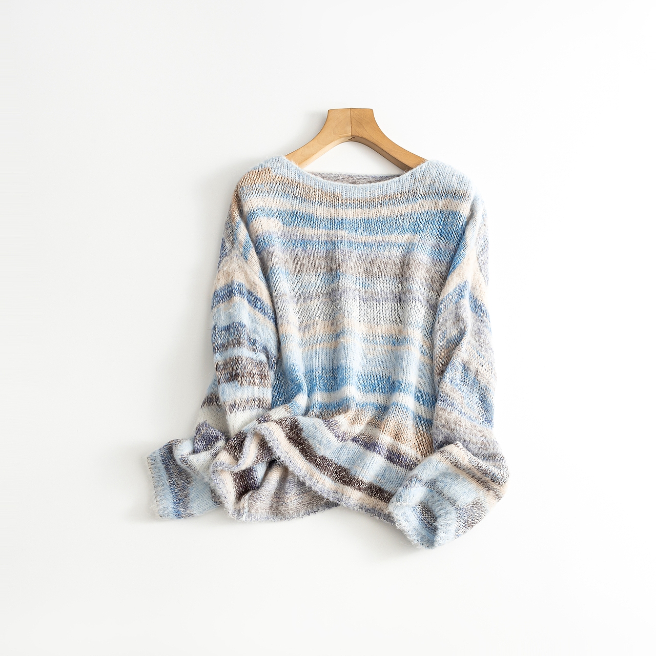 服装平铺 白底图 拍摄展示 / 毛衣