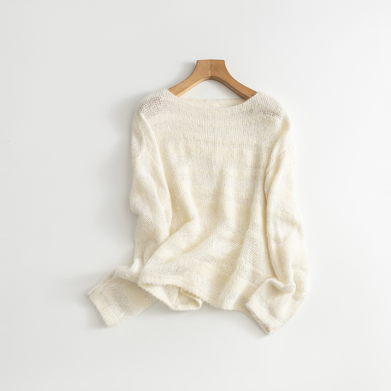 服装平铺 白底图 拍摄展示 / 毛衣