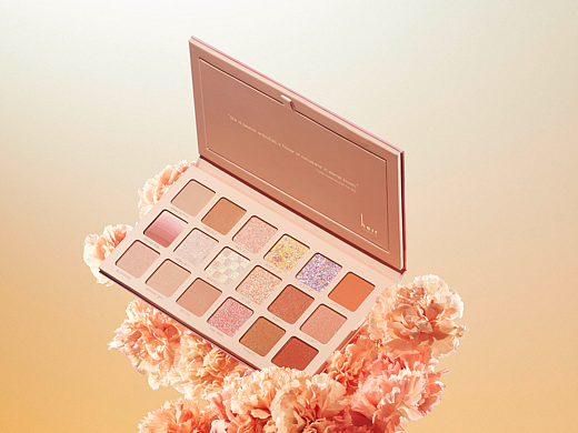 Heir Bloom In Dawn 18 colour Eyeshadow Palette