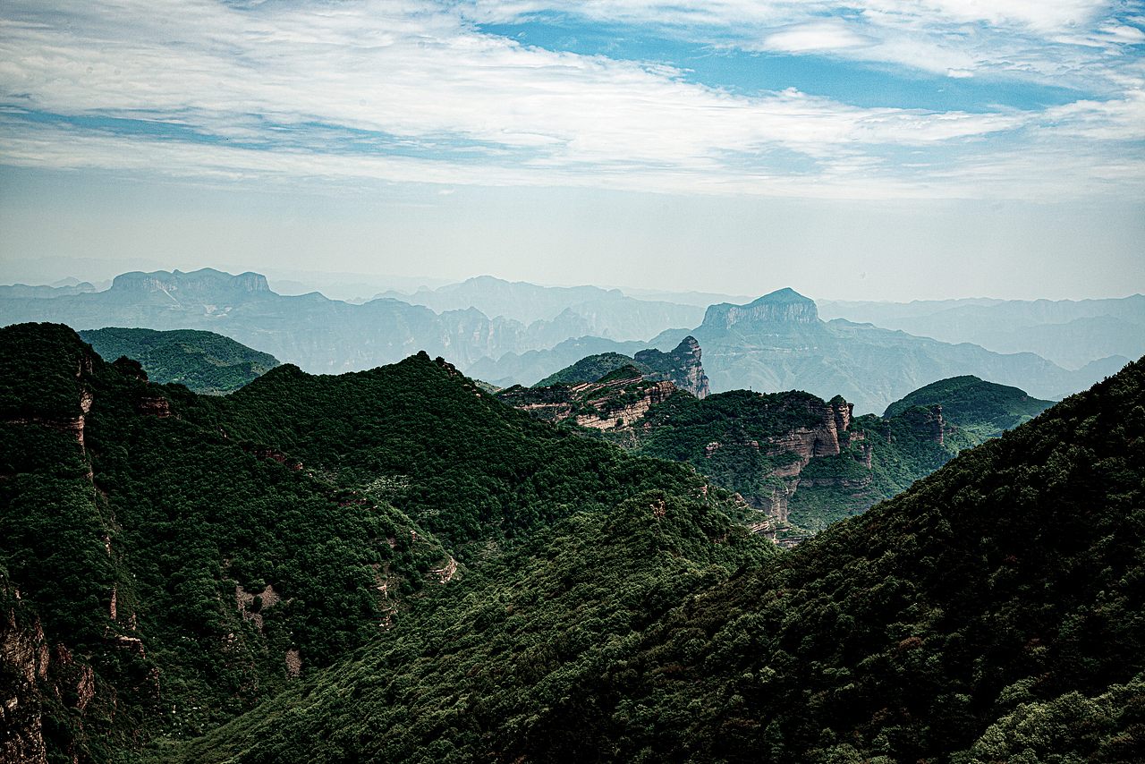 武乡盛景：红韵与绿意的交响（图ZMzc4ODQwMjU2） - 风光摄影 - 站酷设计师有素质的坏蛋原创素材 - 站酷ZCOOL