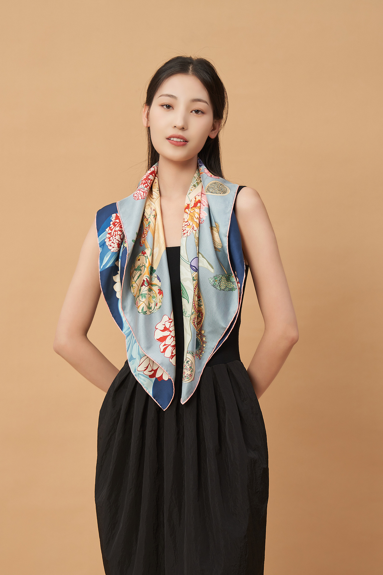 丝巾设计——《富贵天姿》珍宝主题丝巾