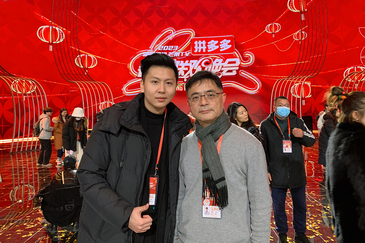 左:舞美总设计师 俞帆、右:制片人刘昕