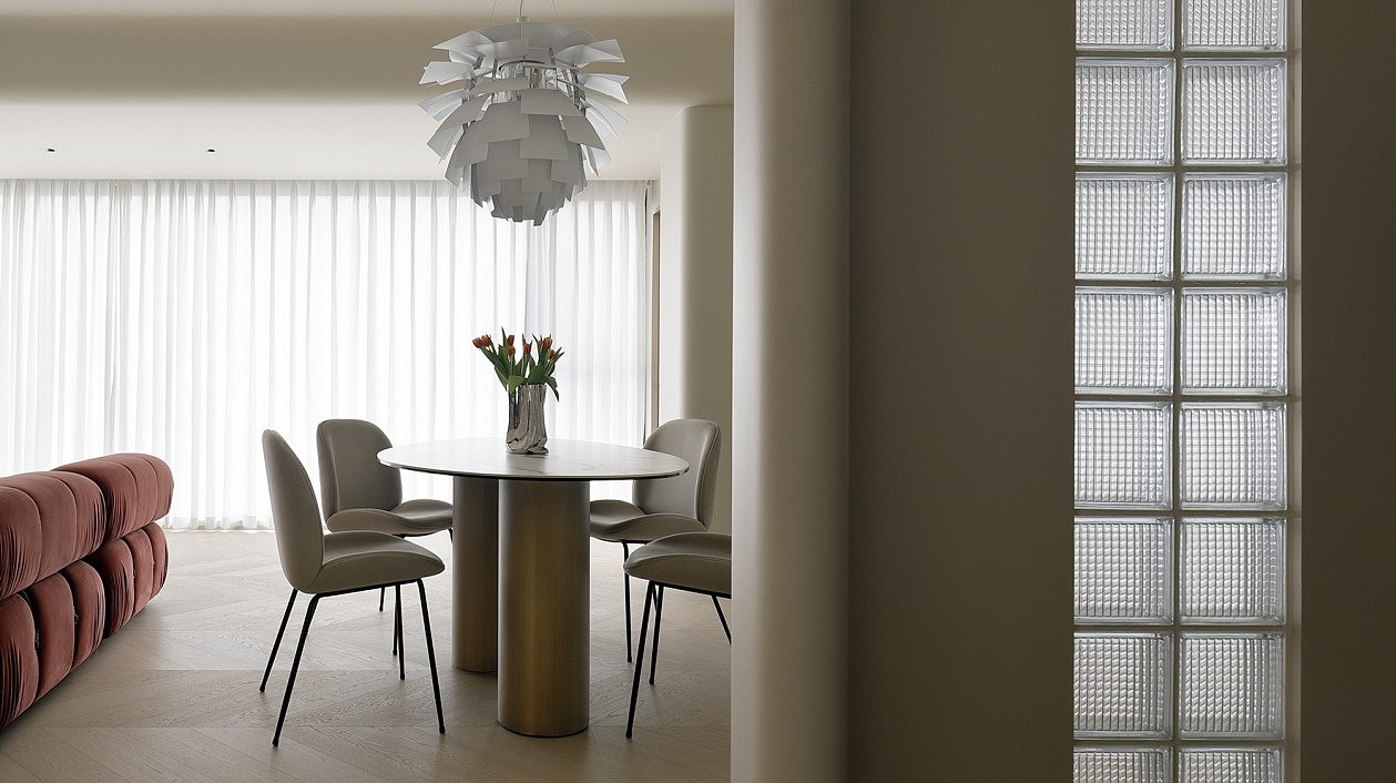 通过简约的设计，传递出现代生活的精致与品味