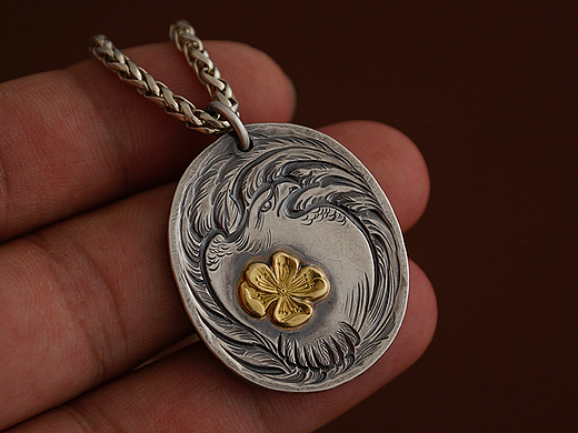 梅开鹰自来吊坠