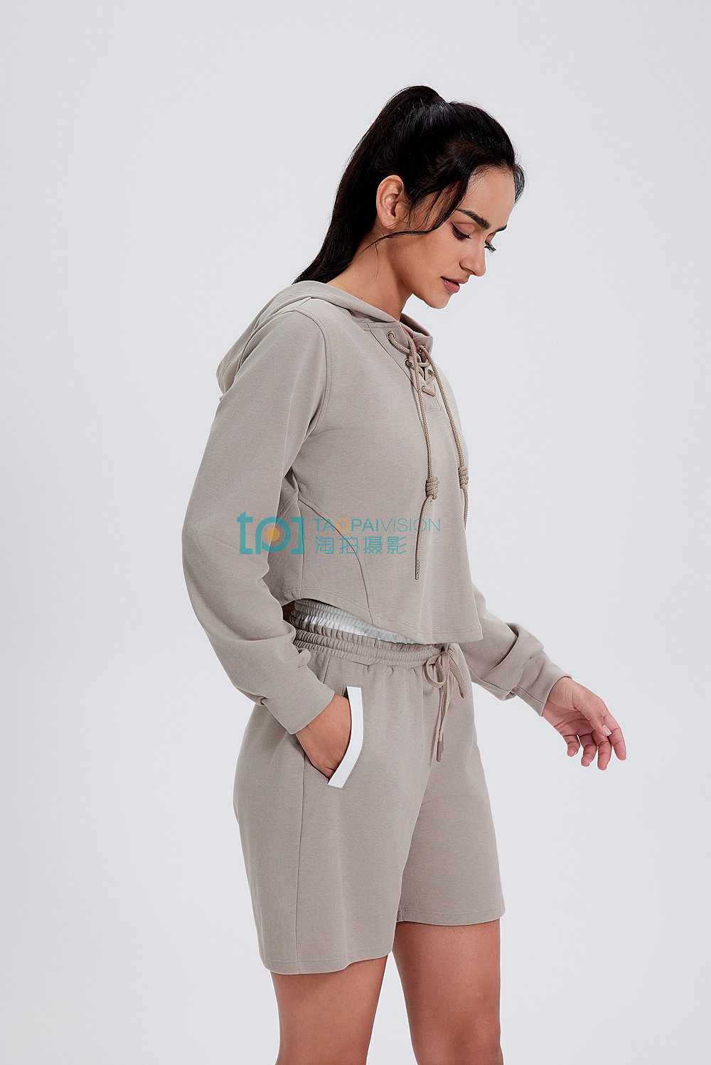 塑美健身服女模拍摄