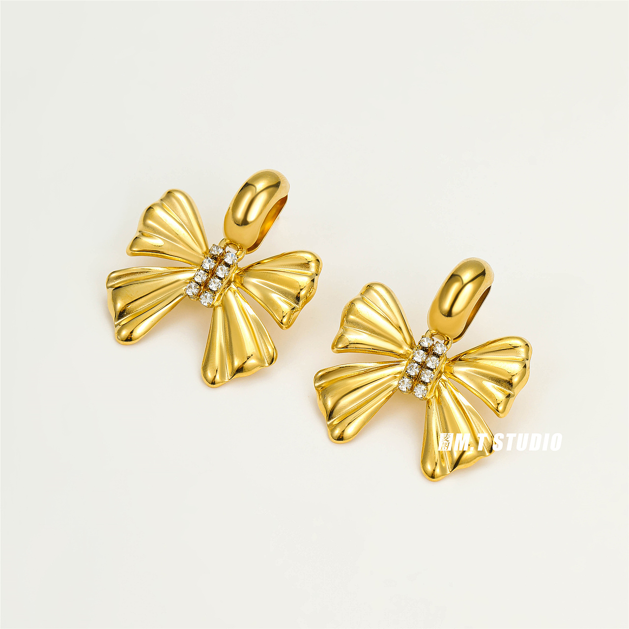 饰品金属简精修耳钉项链极简白底首饰（图ZMzc5MzM0Nzky） - 产品摄影 - 站酷设计师麦图商业摄影原创素材 - 站酷ZCOOL