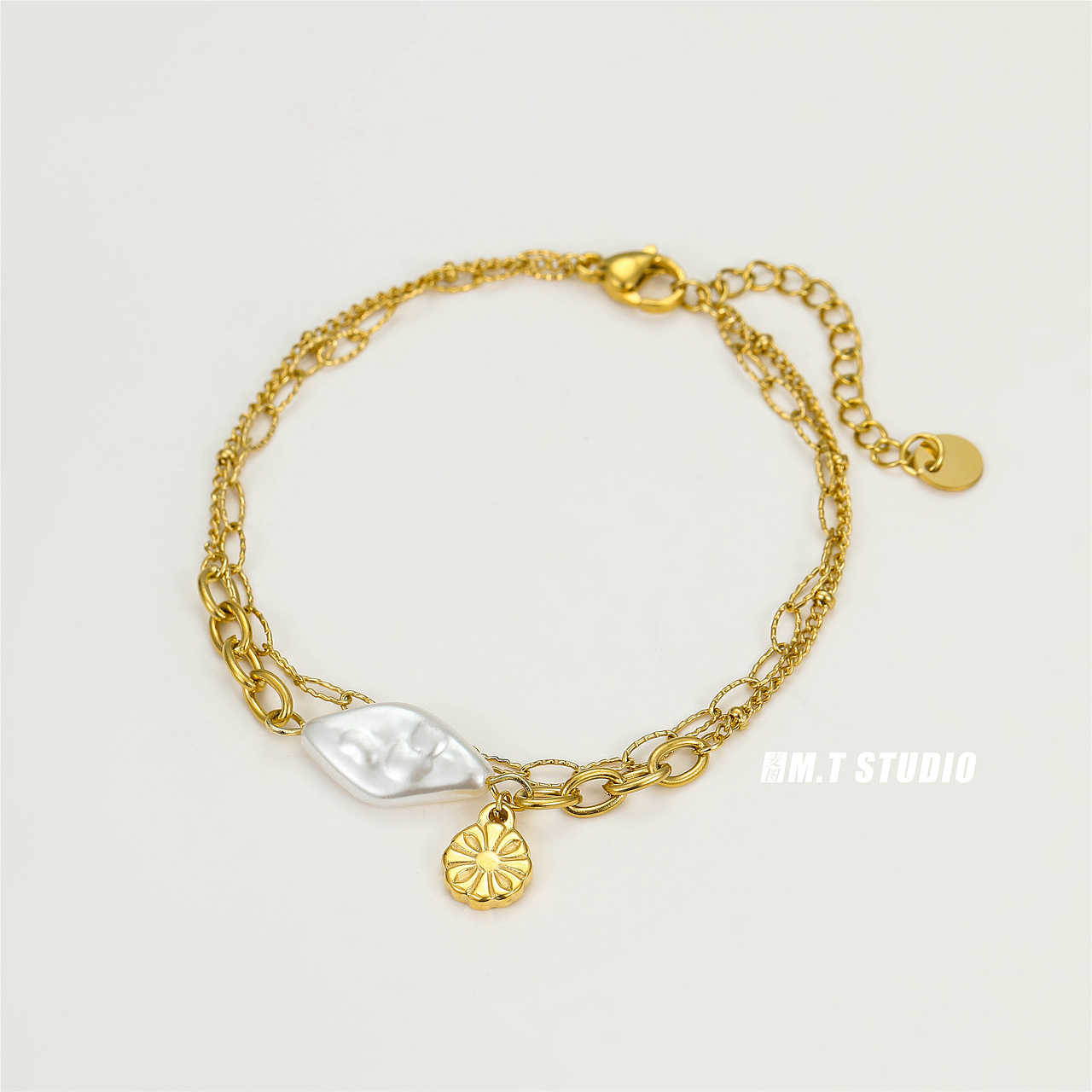 饰品金属简精修耳钉项链极简白底首饰（图ZMzc5MzM0ODMy） - 产品摄影 - 站酷设计师麦图商业摄影原创素材 - 站酷ZCOOL