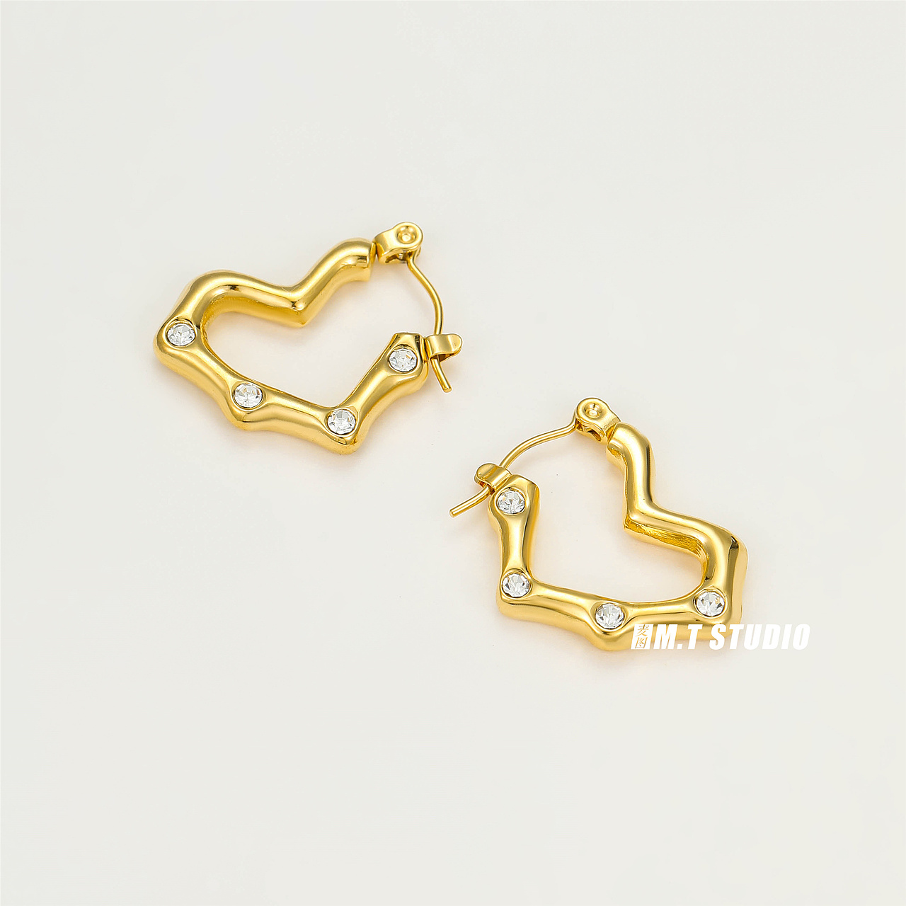 饰品金属简精修耳钉项链极简白底首饰（图ZMzc5MzM0ODA0） - 产品摄影 - 站酷设计师麦图商业摄影原创素材 - 站酷ZCOOL