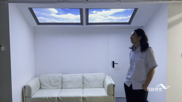 涵涵滑着滑板上班的时候发现了一些不寻常