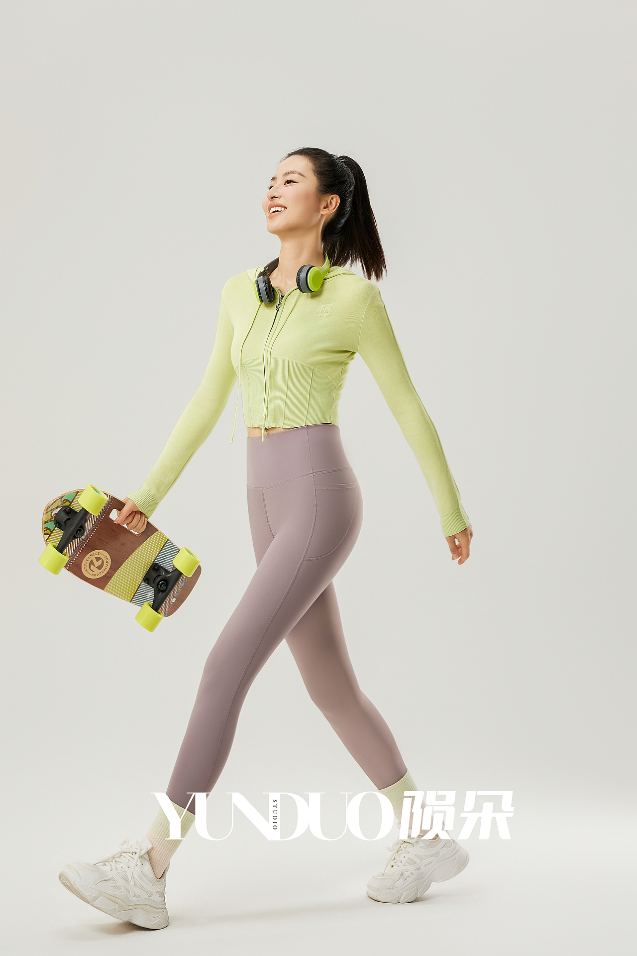 瑜伽裤 小黑裤 鲨鱼裤 女子运动裤拍摄案例（图ZMzc5NTY1NDA0） - 人像摄影 - 站酷设计师陨朵商拍刘大奇原创素材 - 站酷ZCOOL