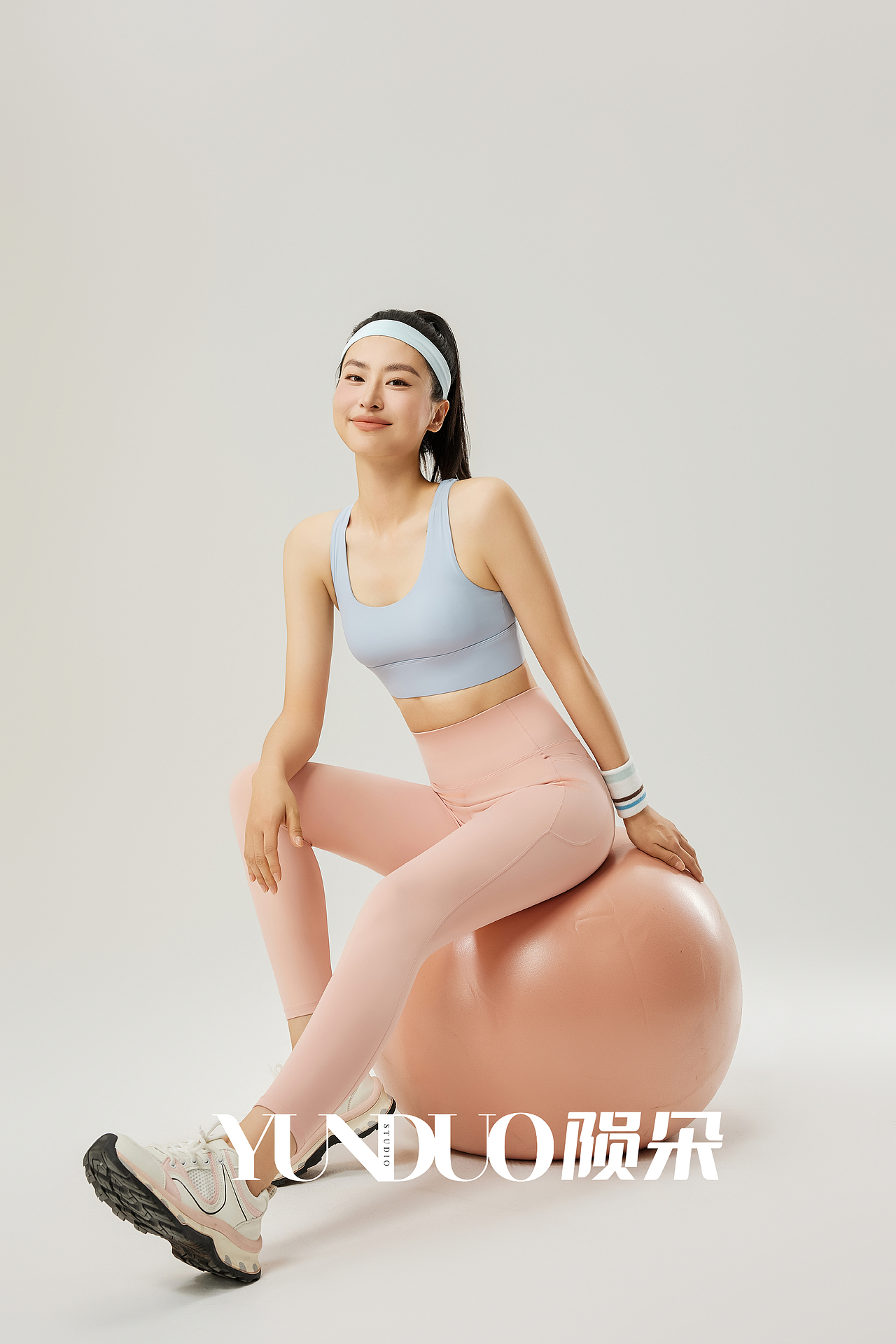 瑜伽裤 小黑裤 鲨鱼裤 女子运动裤拍摄案例（图ZMzc5NTY1NDMy） - 人像摄影 - 站酷设计师陨朵商拍刘大奇原创素材 - 站酷ZCOOL