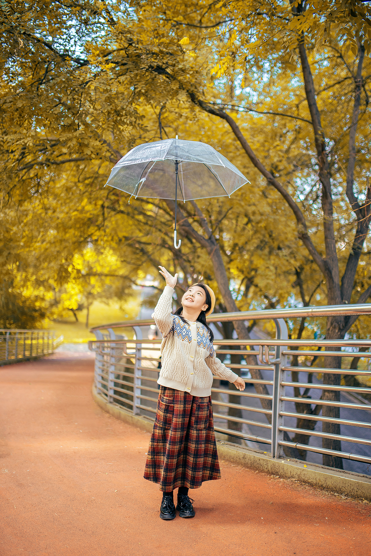 有个满是秋天的天桥（图ZMzc5NjU2OTI4） - 人像摄影 - 站酷设计师大卫009原创素材 - 站酷ZCOOL