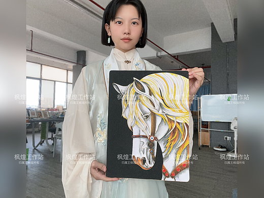 《马到成功》掐丝珐琅画