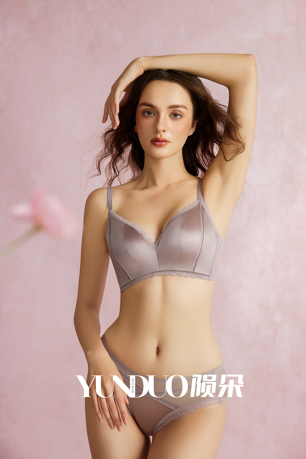 高级感文胸拍摄 内衣套装油画风拍摄案例