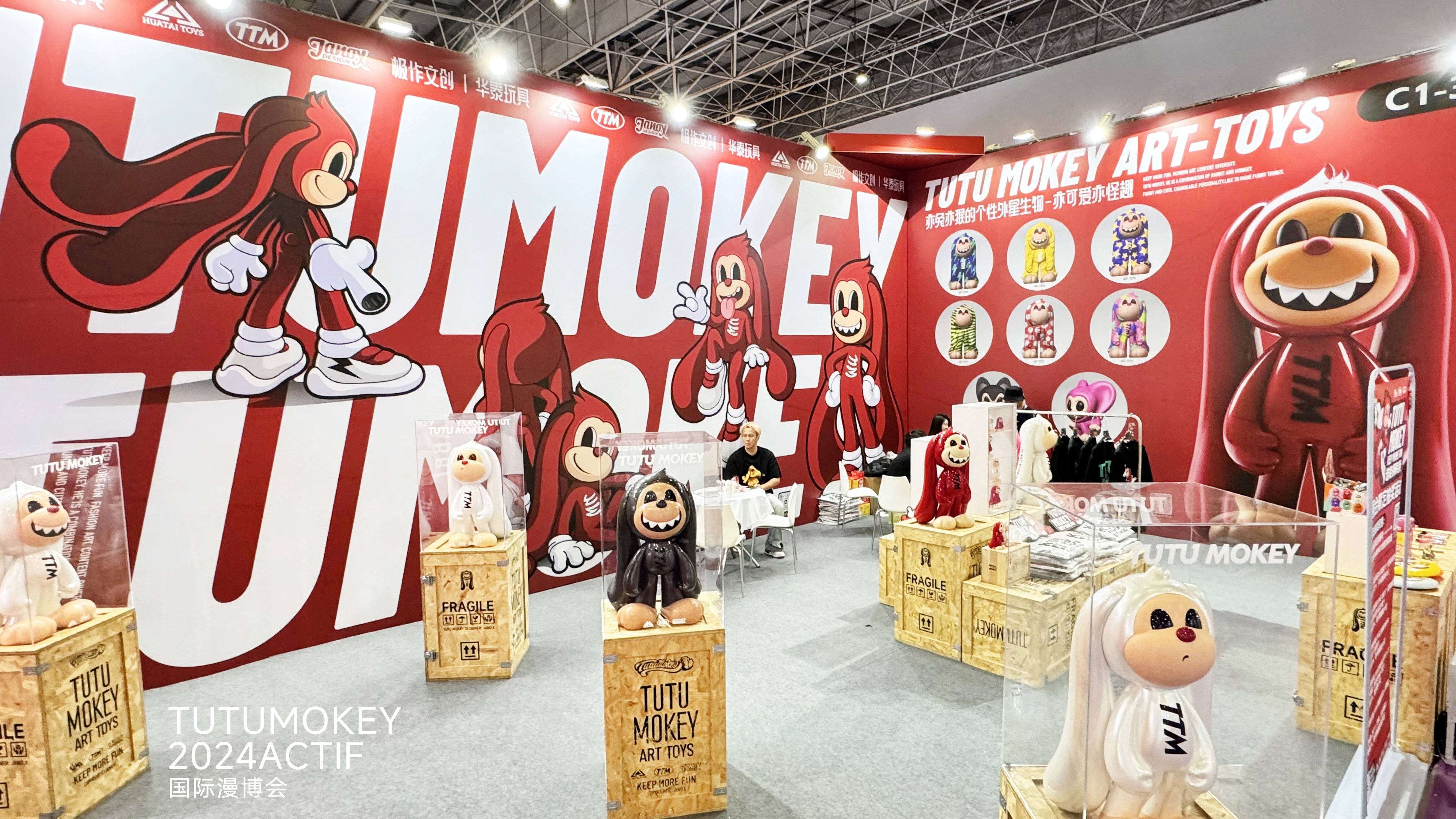 TUTUMOKEY亮相2024国际漫博会，荣获“十佳潮流艺术作品”中国IPBANK奖荣誉。