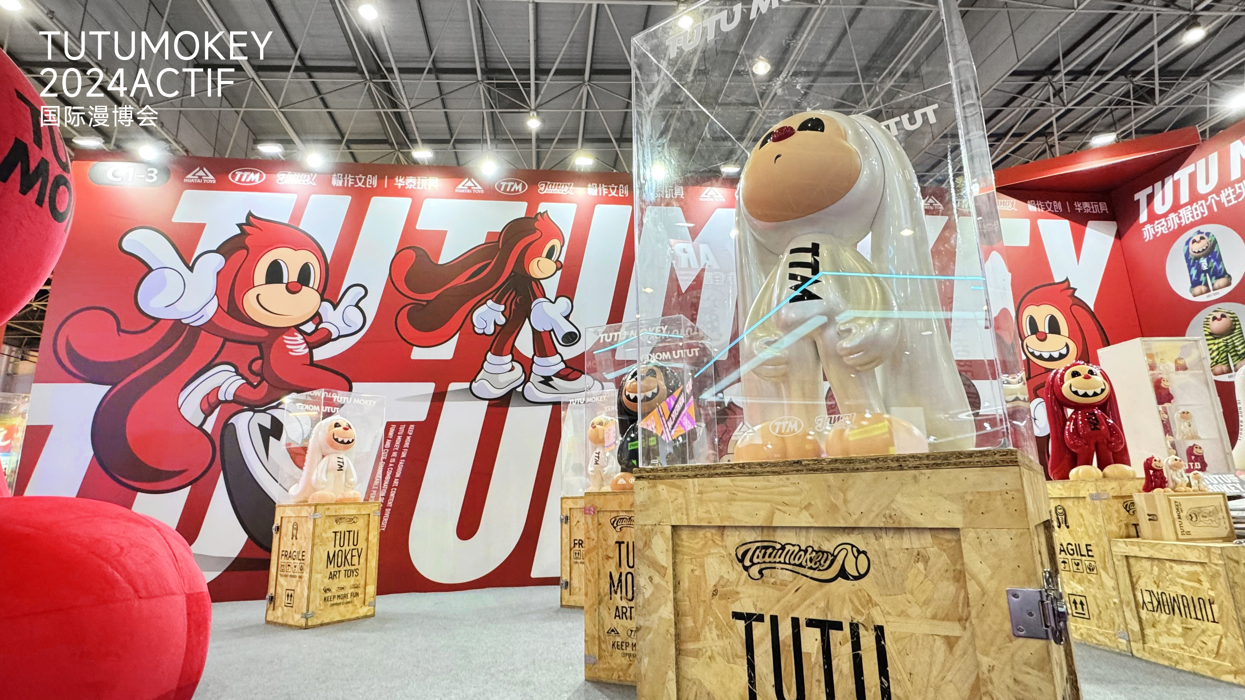 TUTUMOKEY亮相2024国际漫博会，荣获“十佳潮流艺术作品”中国IPBANK奖荣誉。