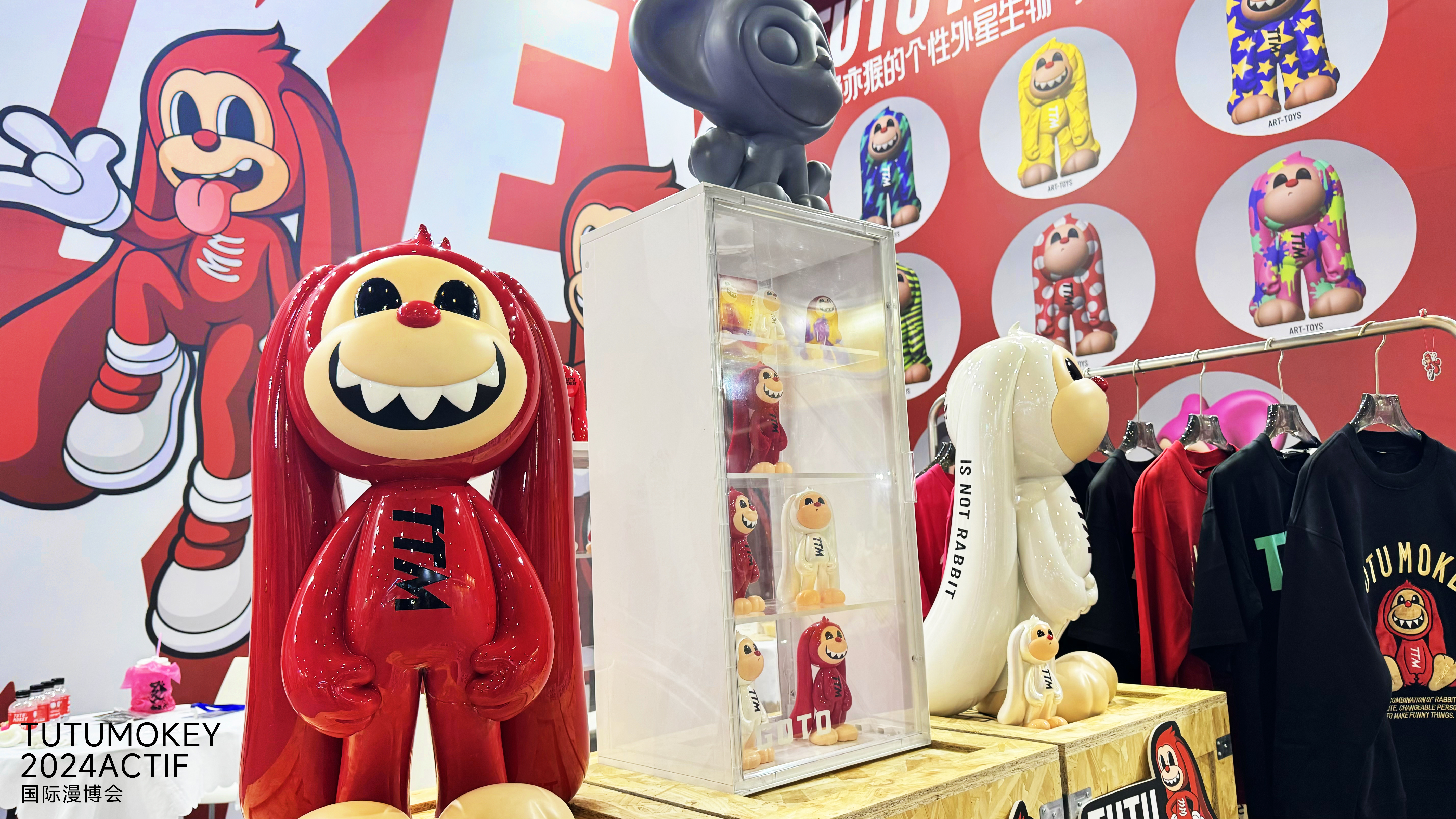 TUTUMOKEY亮相2024国际漫博会，荣获“十佳潮流艺术作品”中国IPBANK奖荣誉。