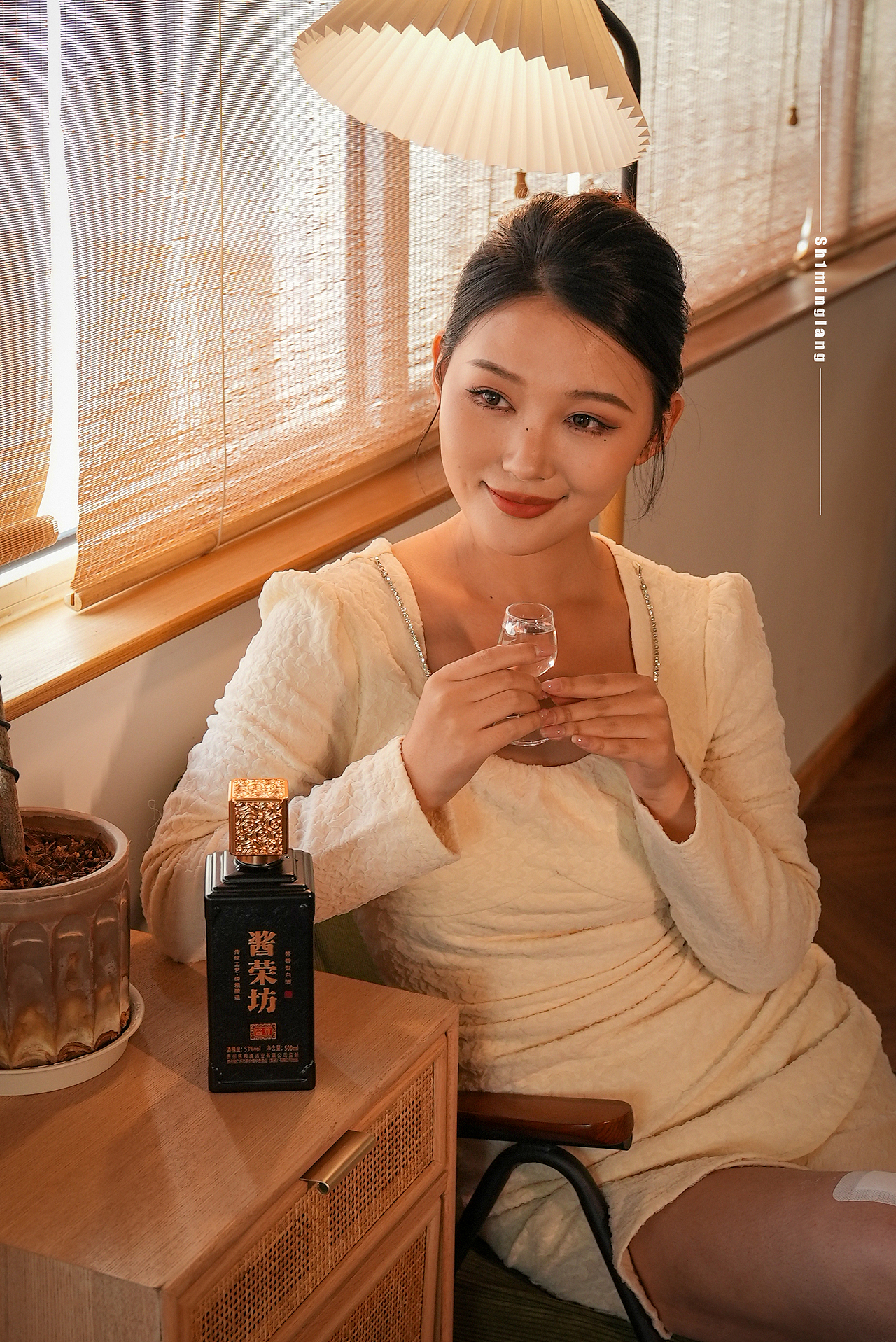 产品人像丨居家产品白酒人像摄影（图ZMzc5Nzc2NDE2） - 人像摄影 - 站酷设计师石明朗原创素材 - 站酷ZCOOL