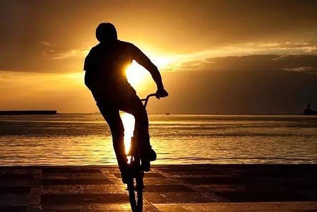 高级感的逆光摄影怎么拍？7个技巧教会你！（图ZMzc5OTM0MTU2） - 其他摄影 - 站酷设计师西安王老师摄影原创素材 - 站酷ZCOOL