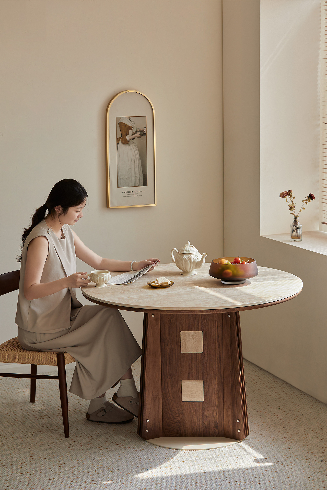 罗马-洞石岩板圆桌