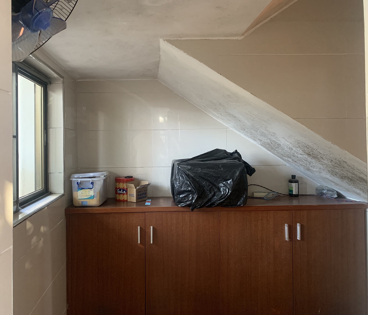 楼梯底柜子设计方案