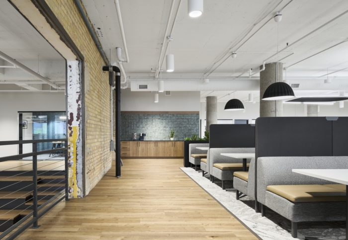 办公室装修:设计美学将温暖的工业元素与现代风格融为一体