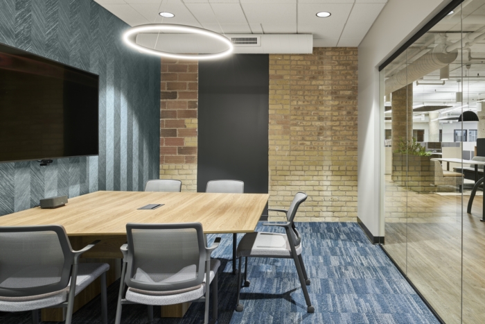 办公室装修:设计美学将温暖的工业元素与现代风格融为一体