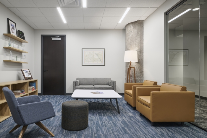 办公室装修:设计美学将温暖的工业元素与现代风格融为一体