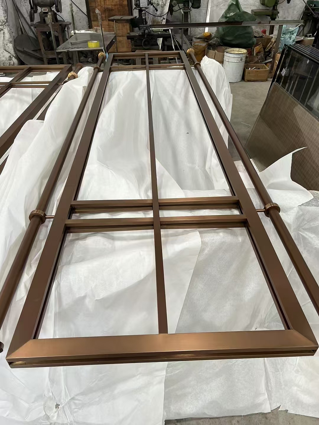 不锈钢玫瑰金玻璃屏风