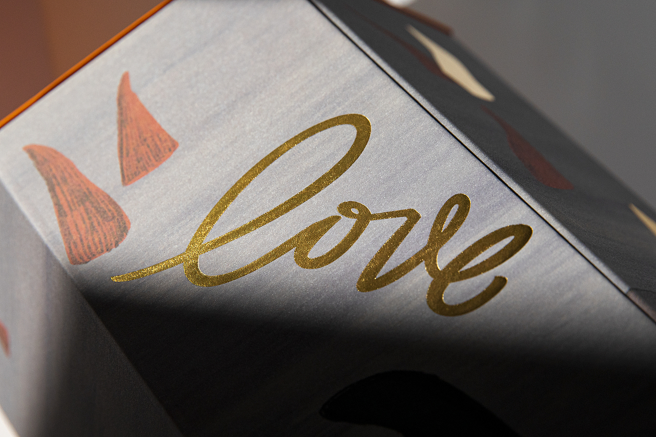 一款艺术插画的定制化礼盒!六边形可摊平运输!