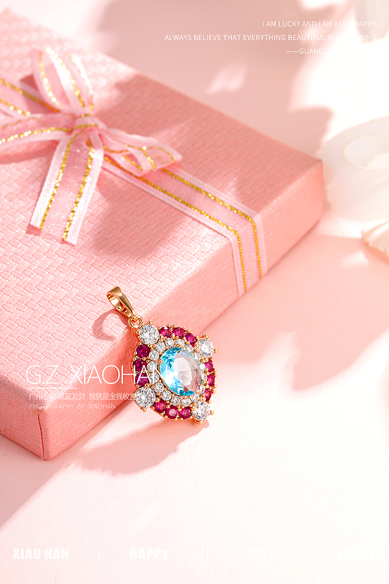 电商饰品拍摄 珠宝首饰拍摄 粉色场景 吊坠 耳钉（图ZMzgwMzc4MzAw） - 产品摄影 - 站酷设计师广州小韩原创素材 - 站酷ZCOOL