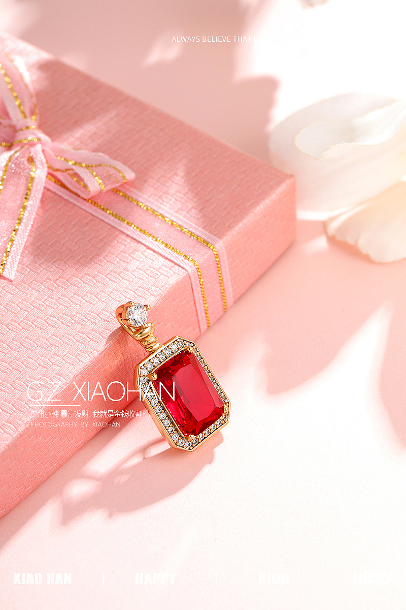 电商饰品拍摄 珠宝首饰拍摄 粉色场景 吊坠 耳钉（图ZMzgwMzc4MzA0） - 产品摄影 - 站酷设计师广州小韩原创素材 - 站酷ZCOOL