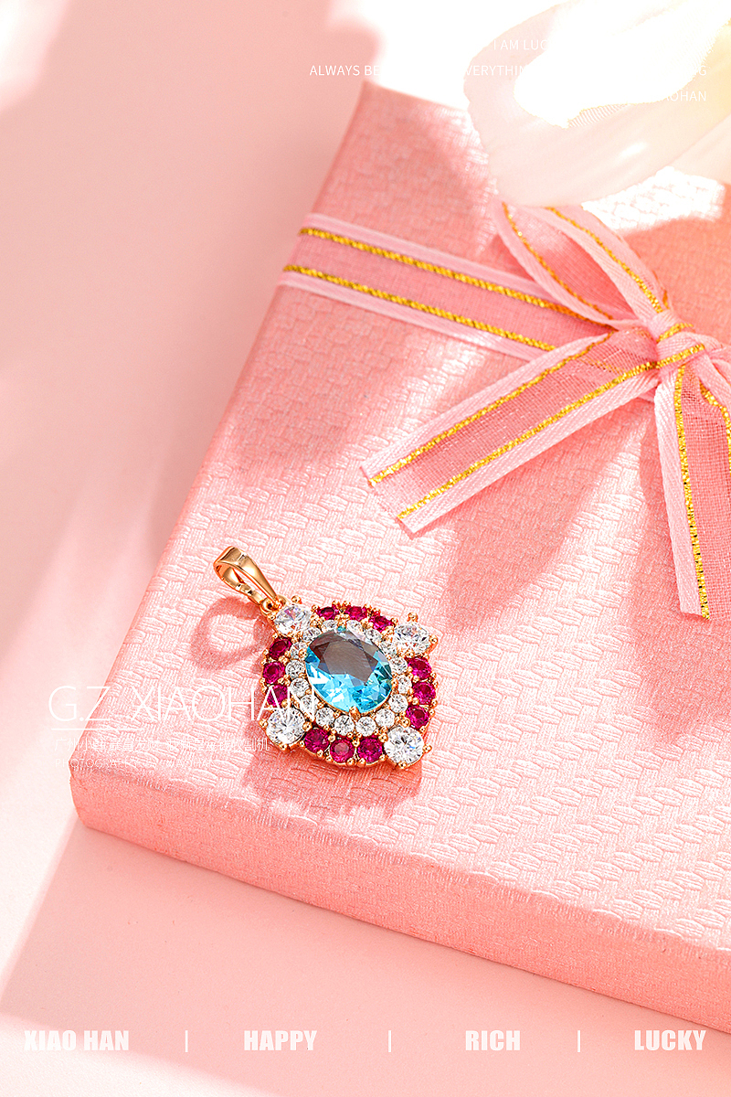 电商饰品拍摄 珠宝首饰拍摄 粉色场景 吊坠 耳钉（图ZMzgwMzc4MzEy） - 产品摄影 - 站酷设计师广州小韩原创素材 - 站酷ZCOOL