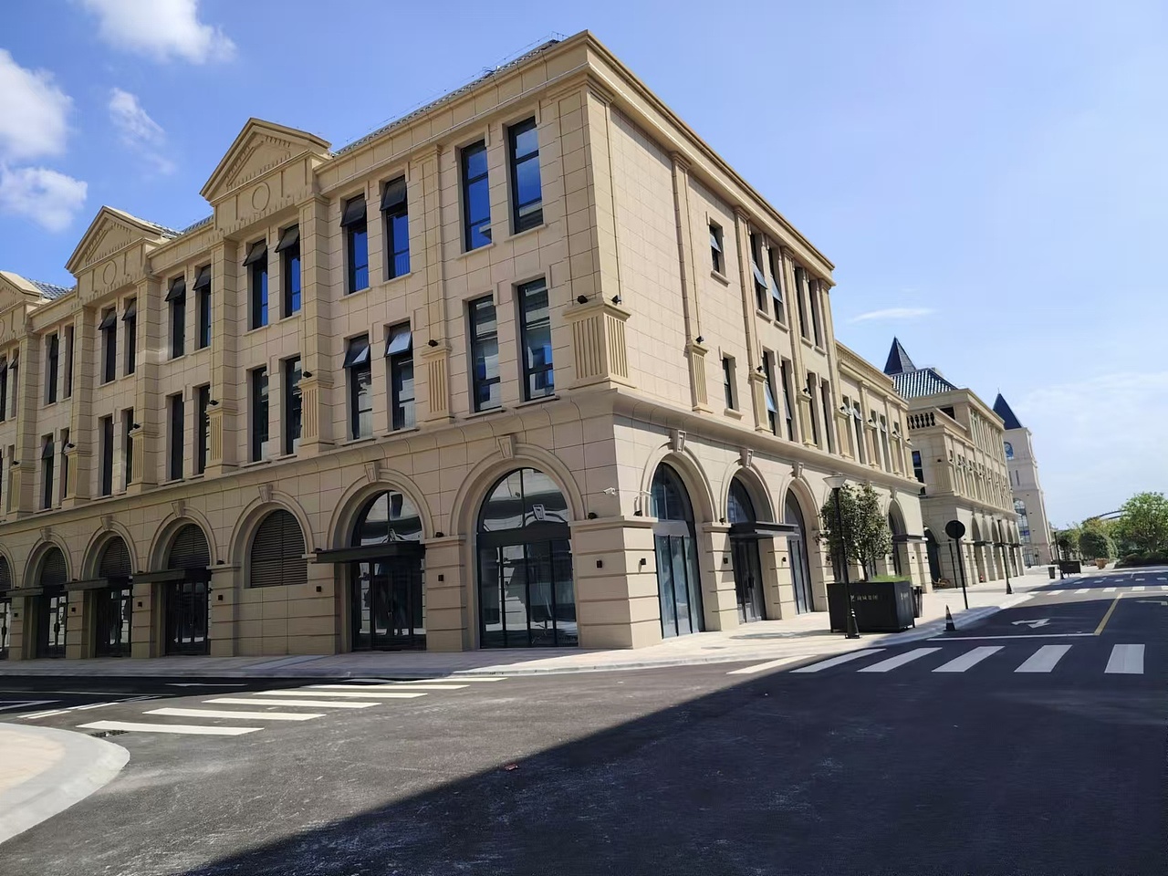 义乌春款防晒衣拍照,2025防晒类产品模特室外拍摄