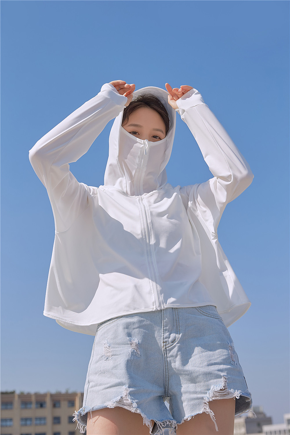 义乌春款防晒衣拍照,2025防晒类产品模特室外拍摄