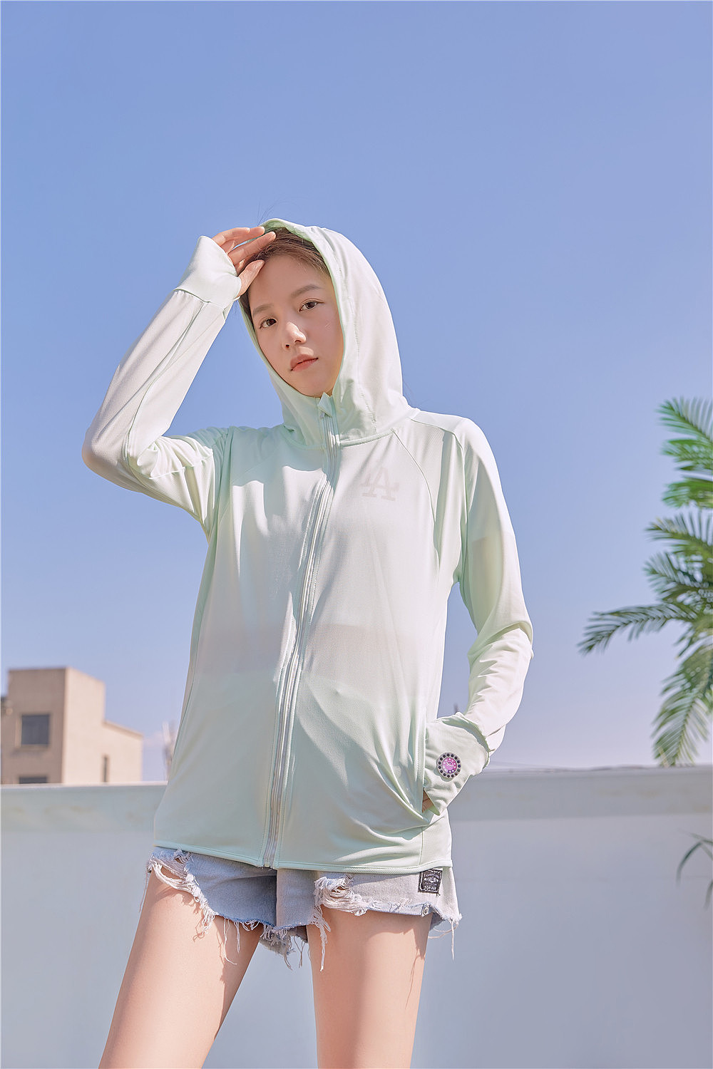 义乌春款防晒衣拍照,2025防晒类产品模特室外拍摄