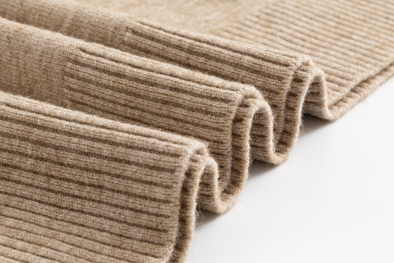 服装平铺 白底图 拍摄展示 / 毛衣