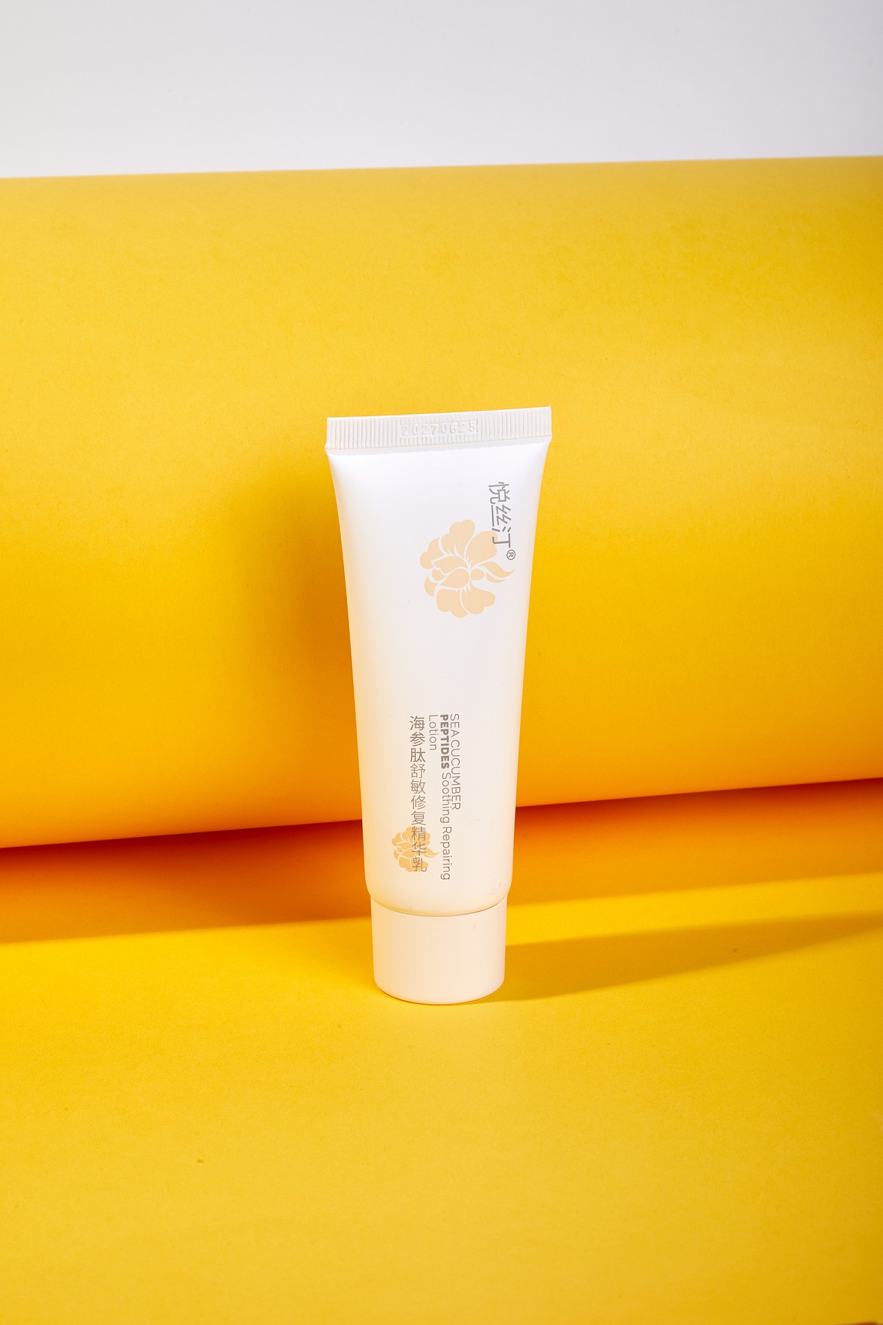 一组化妆品简单展示（姜黄底色）（图ZMzgwNTc4MzA4） - 产品摄影 - 站酷设计师liyan120282623原创素材 - 站酷ZCOOL