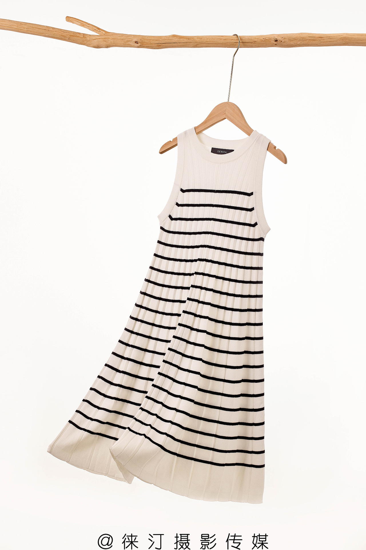 女装连衣裙拍摄 服装平铺挂拍 创意拍摄 电商拍摄（图ZMzgwNTgzNTU2） - 产品摄影 - 站酷设计师服装平铺摄影师原创素材 - 站酷ZCOOL