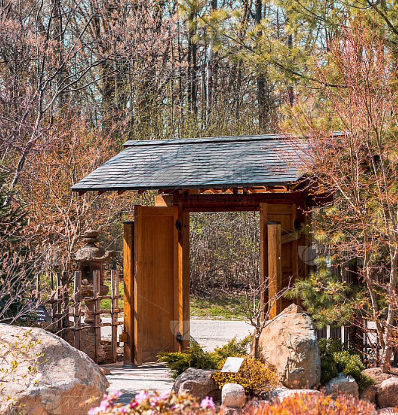 社区参与与利益共享：鼓励村民参与改造过程，通过合作社等形式分享改造后的收益。