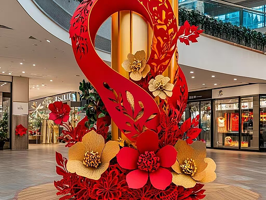 蛇年商场春节艺术装置：灵蛇舞动，新春璀璨