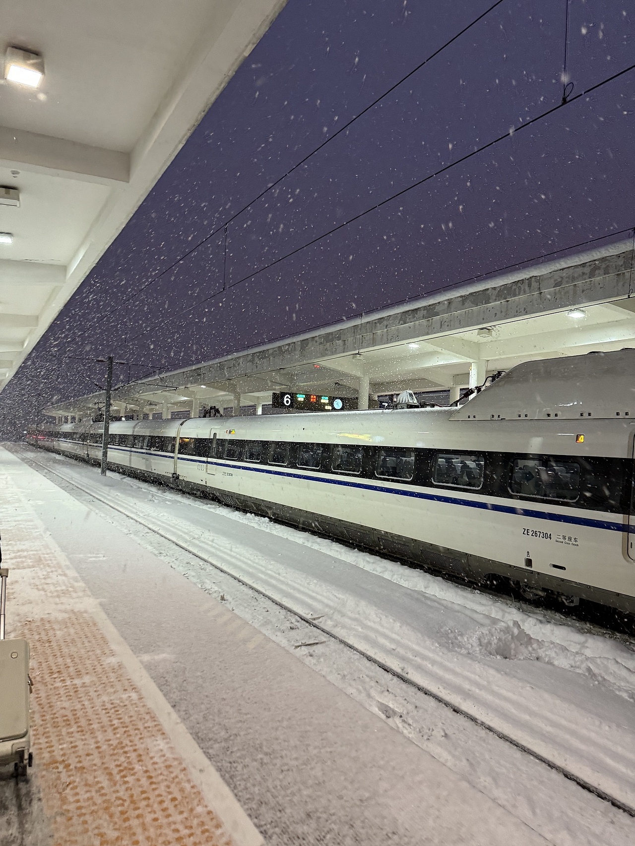 飘雪的高铁站（图ZMzgwOTYyODI4） - 风光摄影 - 站酷设计师籽籽瓜原创素材 - 站酷ZCOOL