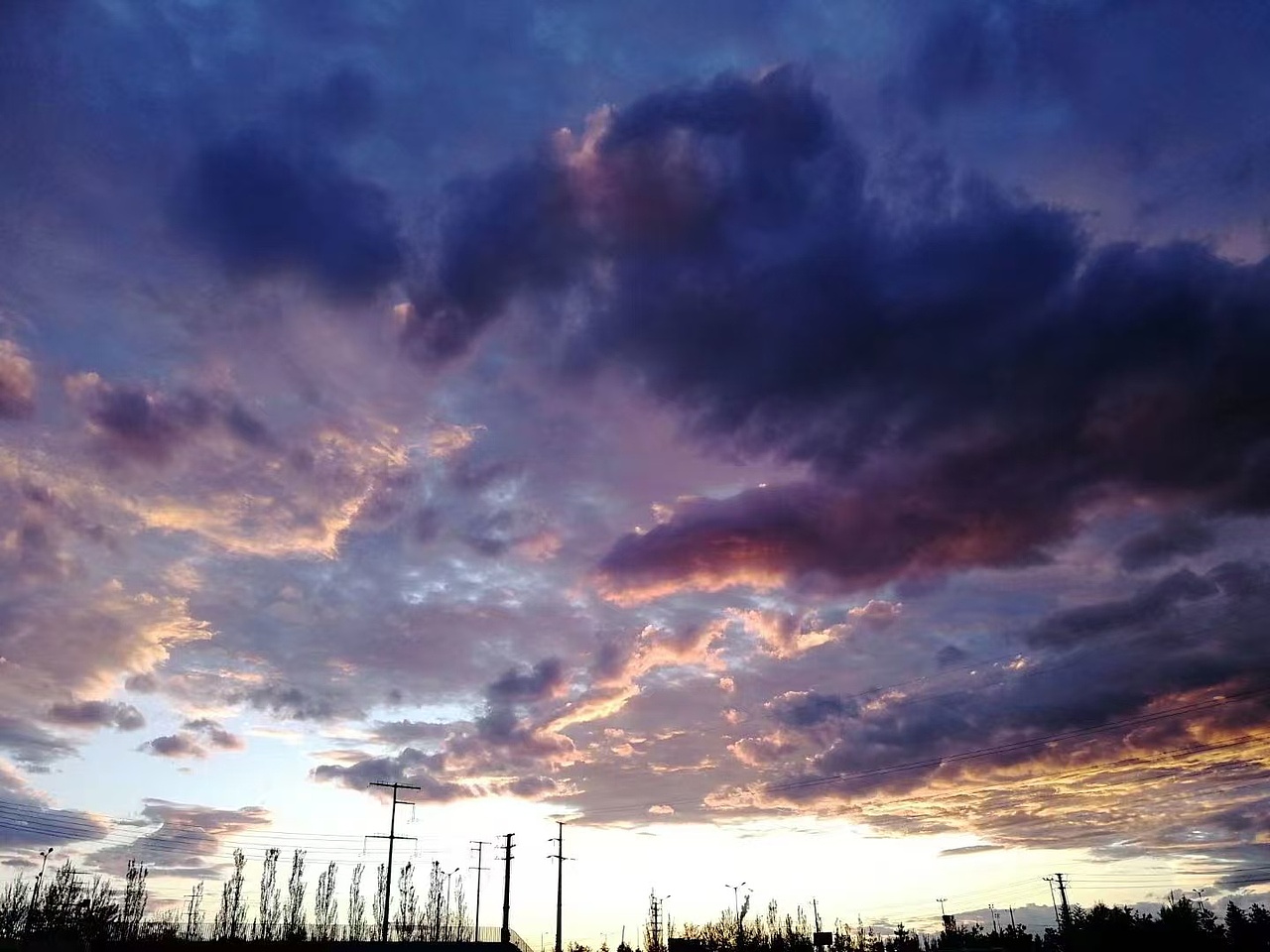 一定要来内蒙古看紫色的天空哦～（图ZMzgwOTc3MDEy） - 人像摄影 - 站酷设计师缄默吖原创素材 - 站酷ZCOOL