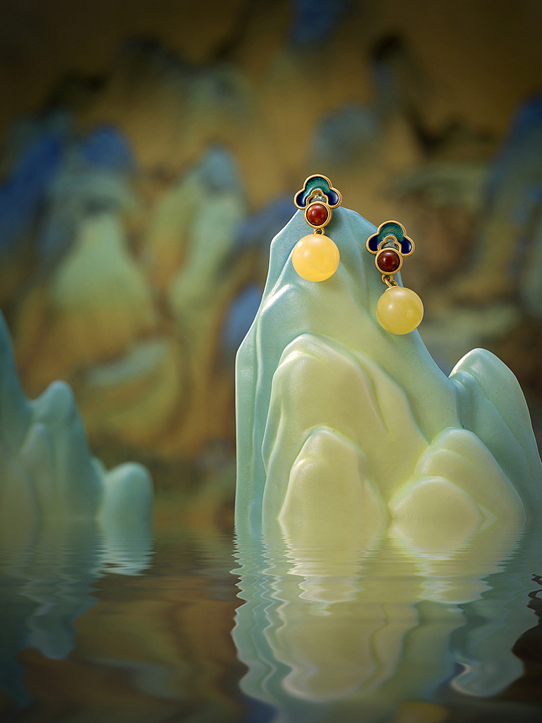 若在江南-和田玉耳环（图ZMzgxMTAzNjYw） - 产品摄影 - 站酷设计师聚象影视传媒原创素材 - 站酷ZCOOL